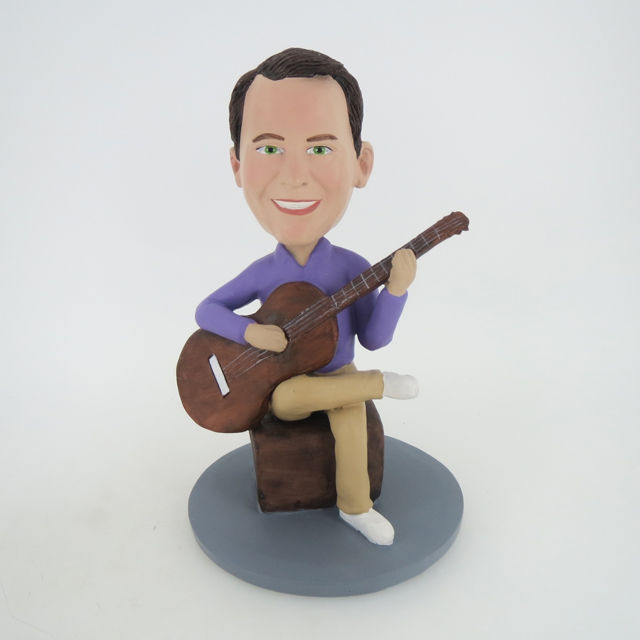 Picture of Custom Bobblehead Doll: Man Learn Guitar