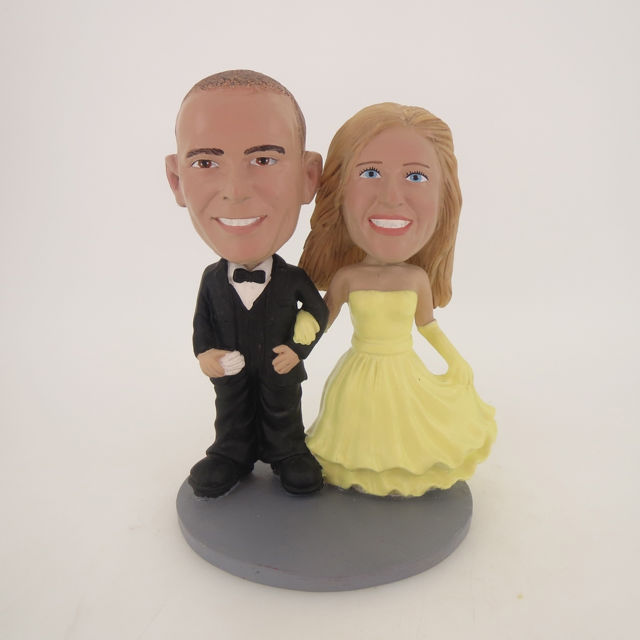 Picture of Custom Bobblehead Doll: Arms Linked Bride And Groom