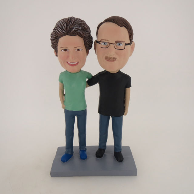 Picture of Custom Bobblehead Doll: Man and Woman Arm Behind Each Other