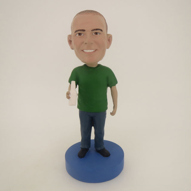 Picture of Custom Bobblehead Doll: Man In Green Enjoy Drinks