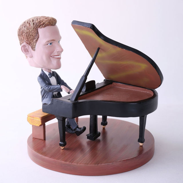 Picture of Custom Bobblehead Doll: Man Playing Piano