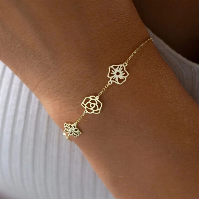 Picture of Personalised Birth Flower Bracelet - Custom Valentines' Day Bracelet for Her - Mother's Day Gift