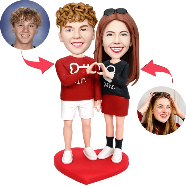 Picture of Custom Bobbleheads: Happy Couple Hand In Hand | Personalized Bobbleheads for the Special Someone as a Unique Gift Idea｜Best Gift Idea for Birthday, Christmas, Thanksgiving